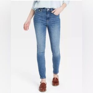 NWOT UNIVERSAL THREAD High Rise Skinny jeans size women’s 6